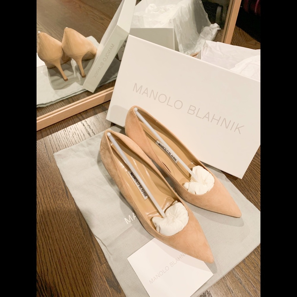 🚫SOLD🚫Manolo Blahnik nude peach suede pump SZ38